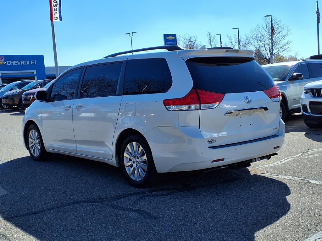 Used 2014 Toyota Sienna Limited w/ Limited Premium Package FWD image 6