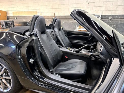 Used 2022 MAZDA MX-5 Miata Grand Touring w/ Weather Package RWD image 10