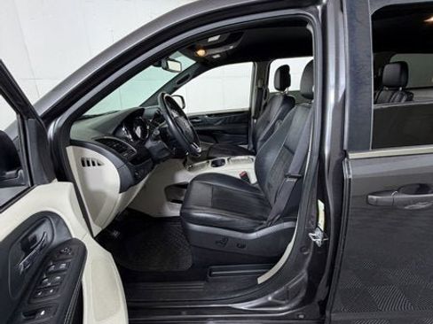 Used 2019 Dodge Grand Caravan SXT FWD image 10