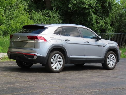 Used 2023 Volkswagen Atlas Cross Sport SE w/ Panoramic Sunroof Package AWD/4WD image 3