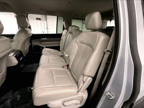 Used 2022 Jeep Wagoneer Series II AWD/4WD image 25