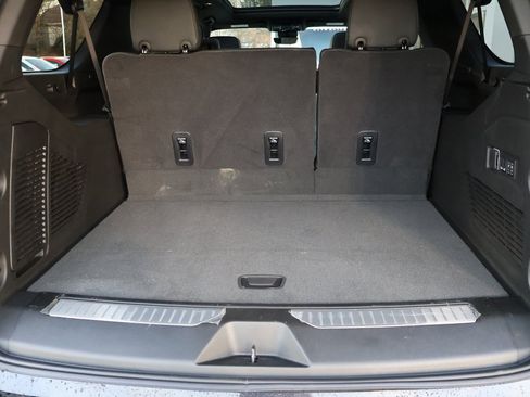 New 2025 Chevrolet Suburban High Country image 34