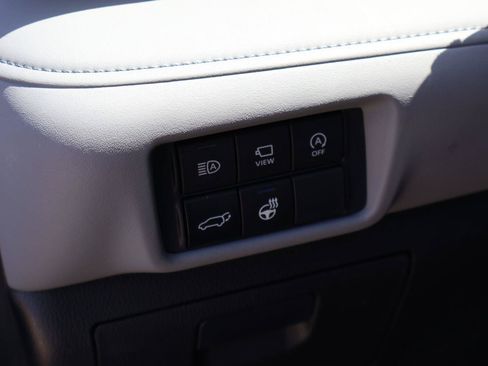 Used 2025 Toyota Highlander Platinum AWD/4WD image 24