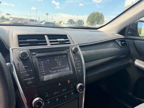 Used 2015 Toyota Camry LE FWD image 12