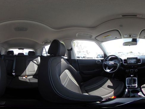 Used 2025 Hyundai Venue SEL FWD image 44