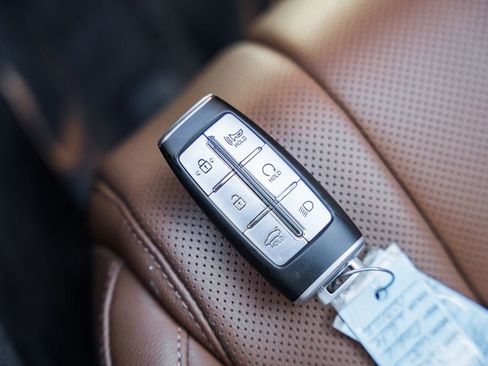 Used 2024 Genesis G80 image 39