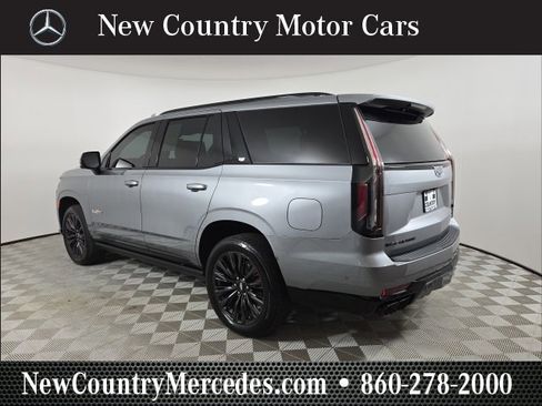 Used 2023 Cadillac Escalade V w/ LPO, ONYX Package image 7