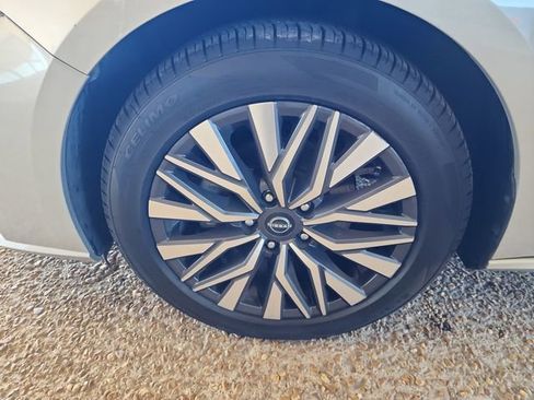 Used 2024 Nissan Altima 2.5 SV image 31