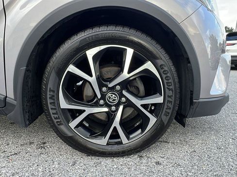 Used 2019 Toyota C-HR XLE FWD image 11