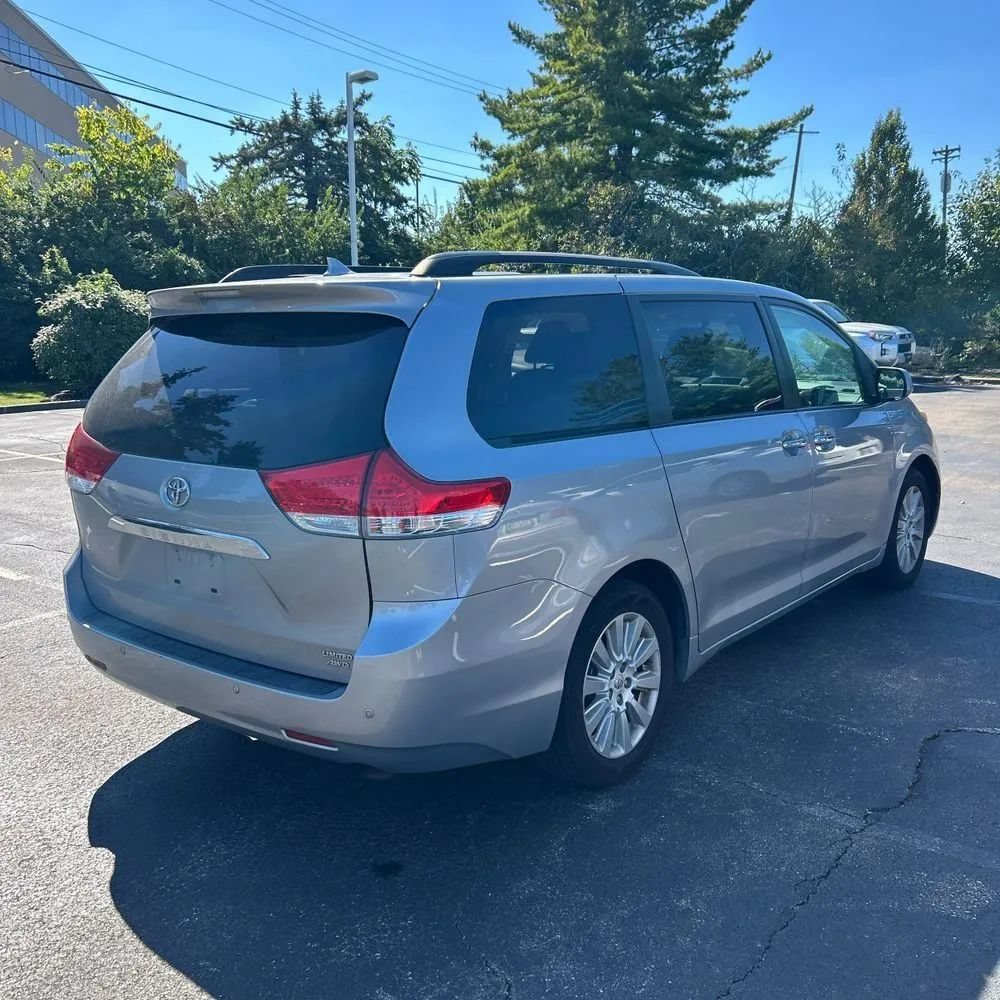 Used 2011 Toyota Sienna Limited AWD/4WD image 8