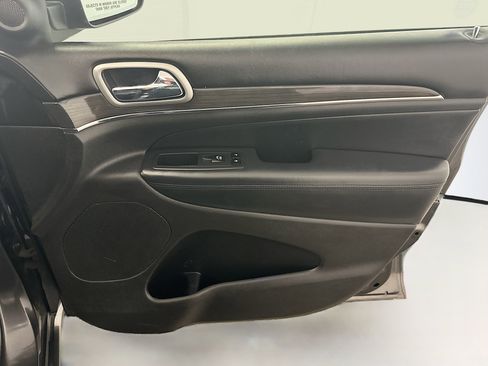 Used 2018 Jeep Grand Cherokee Overland image 35