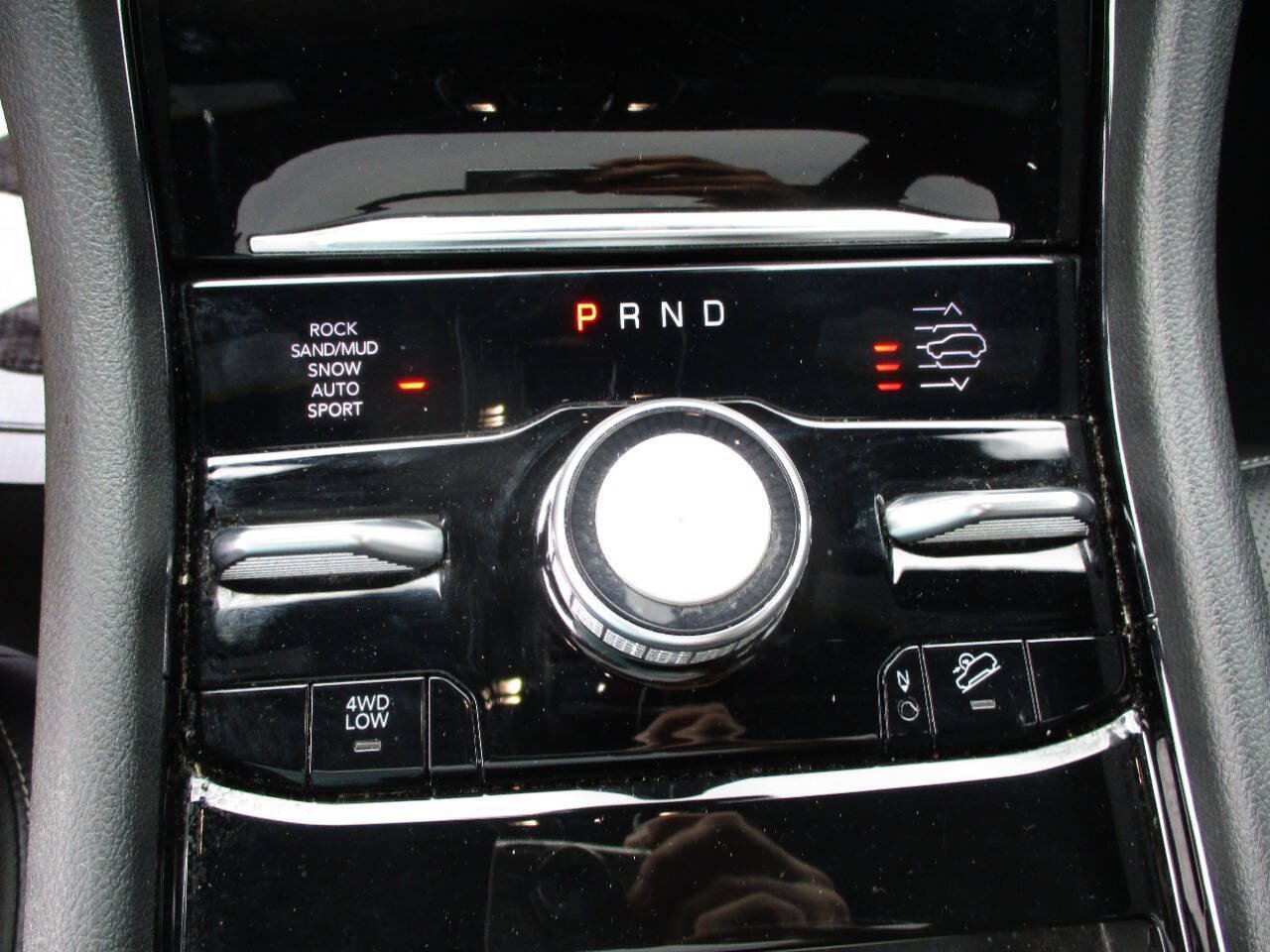 Used 2023 Jeep Grand Cherokee Overland AWD/4WD image 15