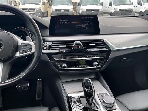 Used 2019 BMW 530e w/ M Sport Package image 6