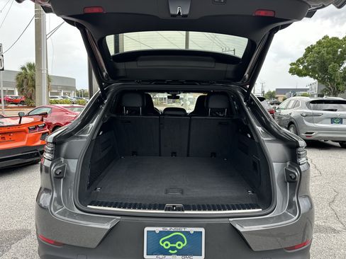 Certified 2024 Porsche Cayenne Coupe AWD/4WD image 8