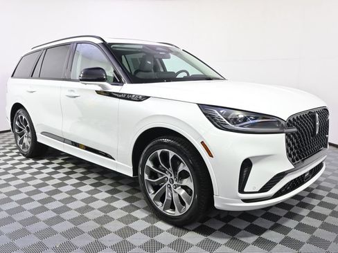 New 2026 Lincoln Aviator AWD image 8