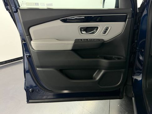 New 2025 Honda Pilot Touring image 23