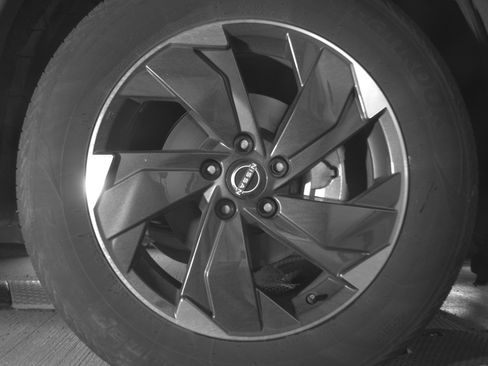 Used 2025 Nissan Rogue SV AWD/4WD image 13