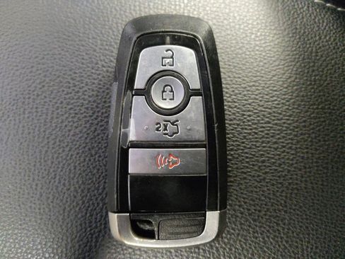 Used 2019 Ford Fusion SE FWD image 32