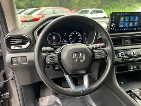 Used 2025 Honda Pilot EX-L image 16