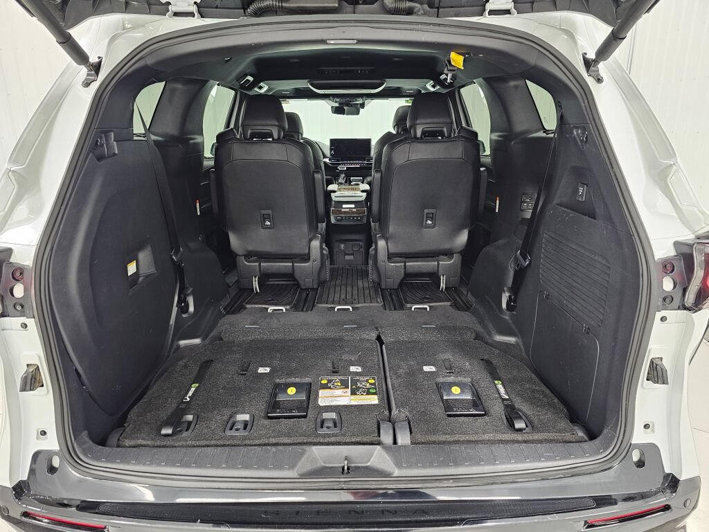 Used 2026 Toyota Sienna Platinum AWD/4WD image 17