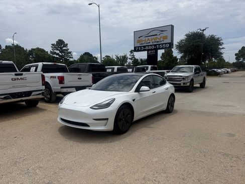Used 2023 Tesla Model 3 Standard Range RWD image 3
