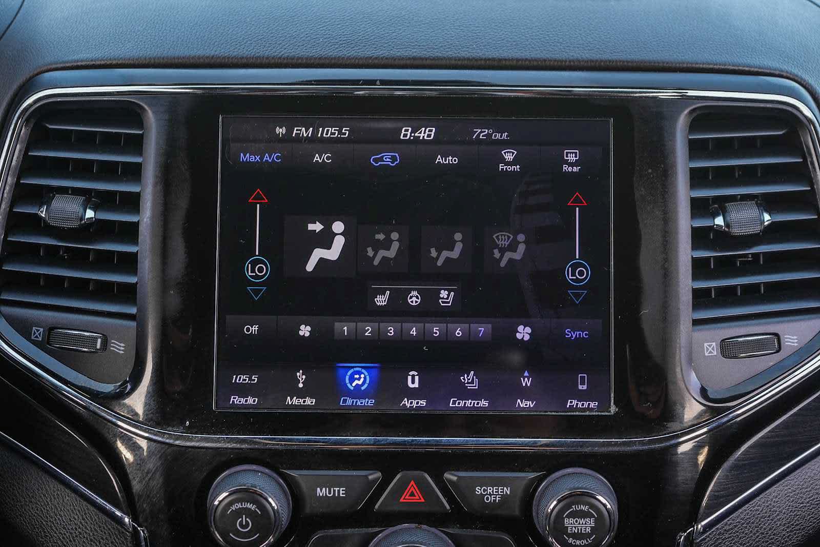 Used 2019 Jeep Grand Cherokee Overland AWD/4WD image 14