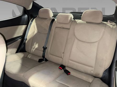 Used 2014 Hyundai Elantra SE image 4