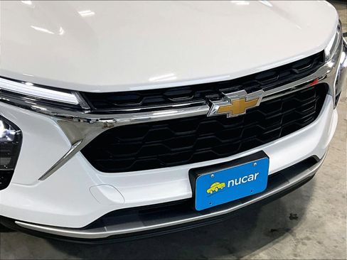 Used 2025 Chevrolet Trax LT w/ LT Convenience Package image 30