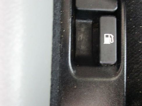 Used 2012 Toyota Camry L image 19