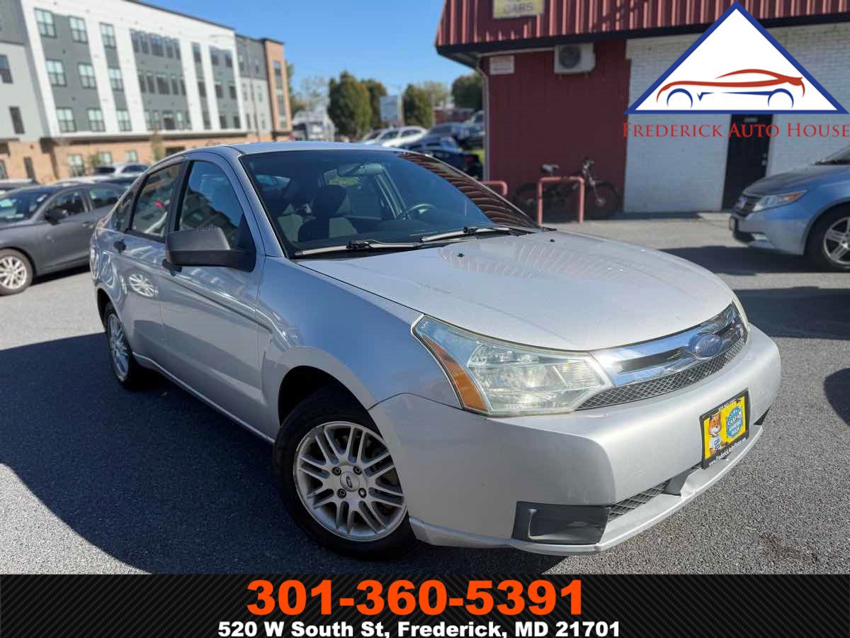 Used 2009 Ford Focus SE FWD image 1