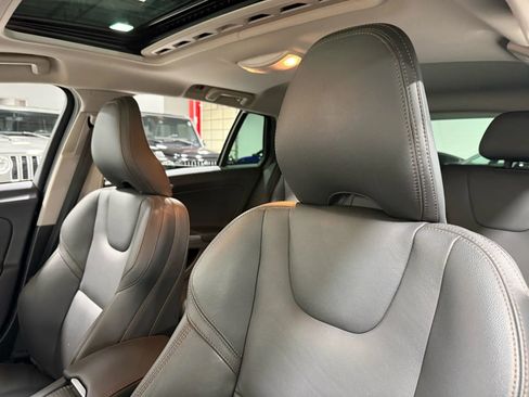Used 2016 Volvo V60 T5 Cross Country image 17