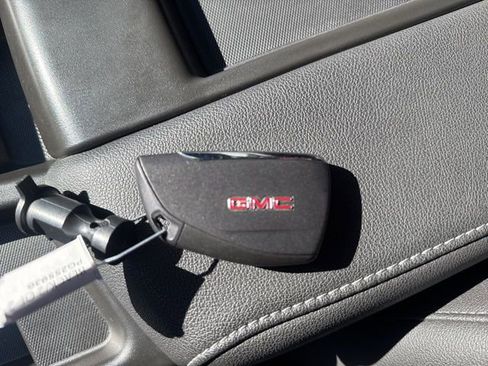 Used 2023 GMC Sierra 1500 SLT image 64