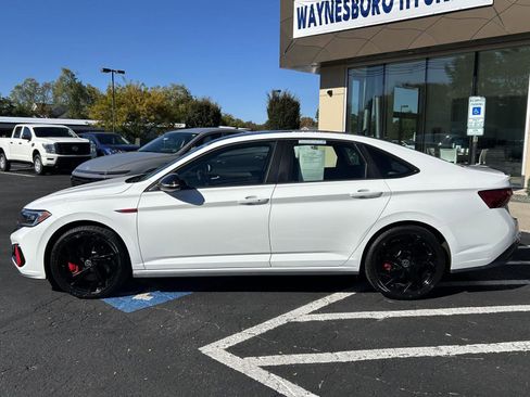 Used 2023 Volkswagen Jetta GLI Autobahn image 3