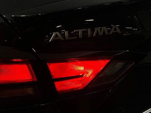 Used 2025 Nissan Altima 2.5 SR image 12