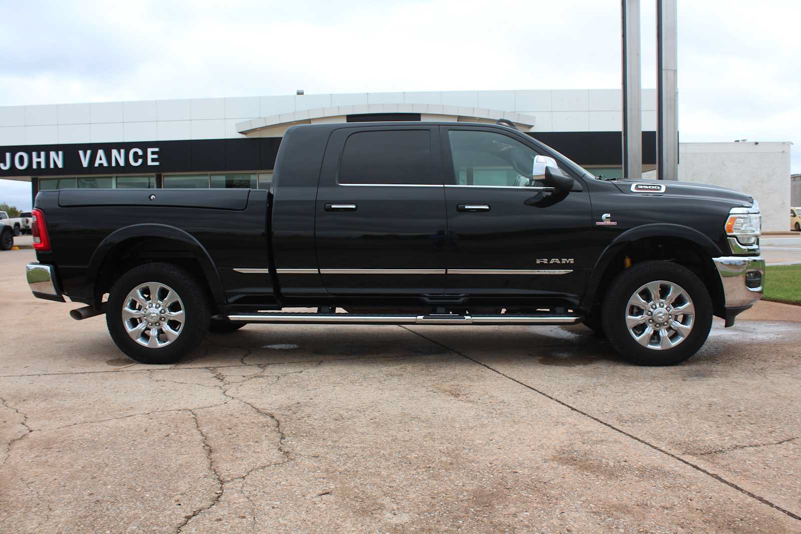Used 2022 RAM 3500 Limited w/ Towing Technology Group AWD/4WD image 19