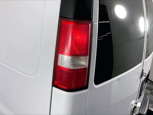 Used 2017 GMC Savana 2500 image 23