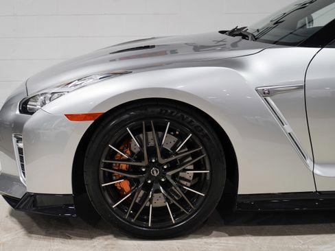 Used 2020 Nissan GT-R Premium AWD/4WD image 33