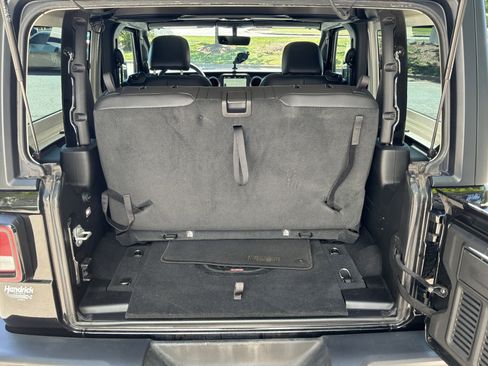 Used 2023 Jeep Wrangler Freedom Edition image 32