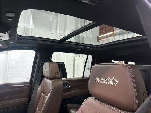 Used 2023 Chevrolet Suburban High Country image 37