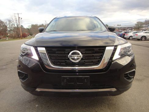 Used 2020 Nissan Pathfinder S image 2