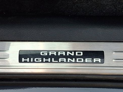 Used 2025 Toyota Grand Highlander AWD Hybrid image 36
