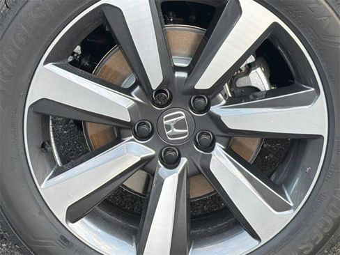 New 2025 Honda Pilot Touring image 5
