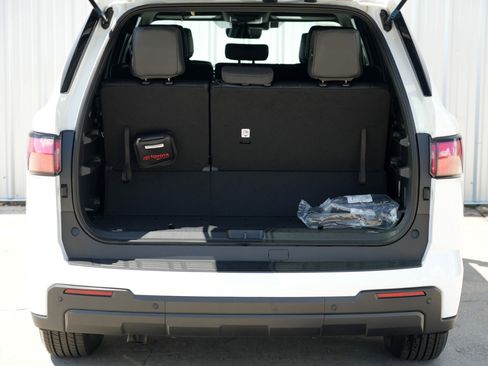 Used 2025 Toyota Sequoia SR5 image 10