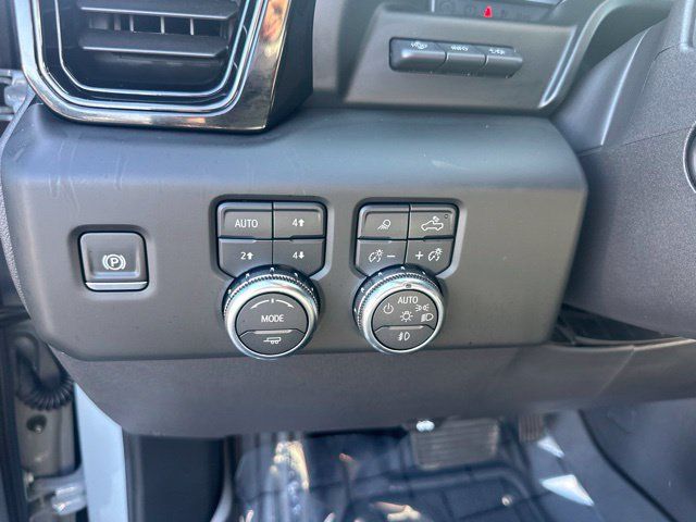 Used 2025 GMC Sierra 1500 AT4 w/ AT4 Premium Package AWD/4WD image 18