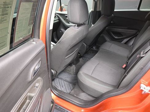 Used 2015 Chevrolet Trax LT w/ LT Sun and Sound Package FWD image 17