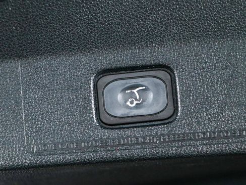 Used 2019 Ford Explorer XLT w/ Equipment Group 202A FWD image 31
