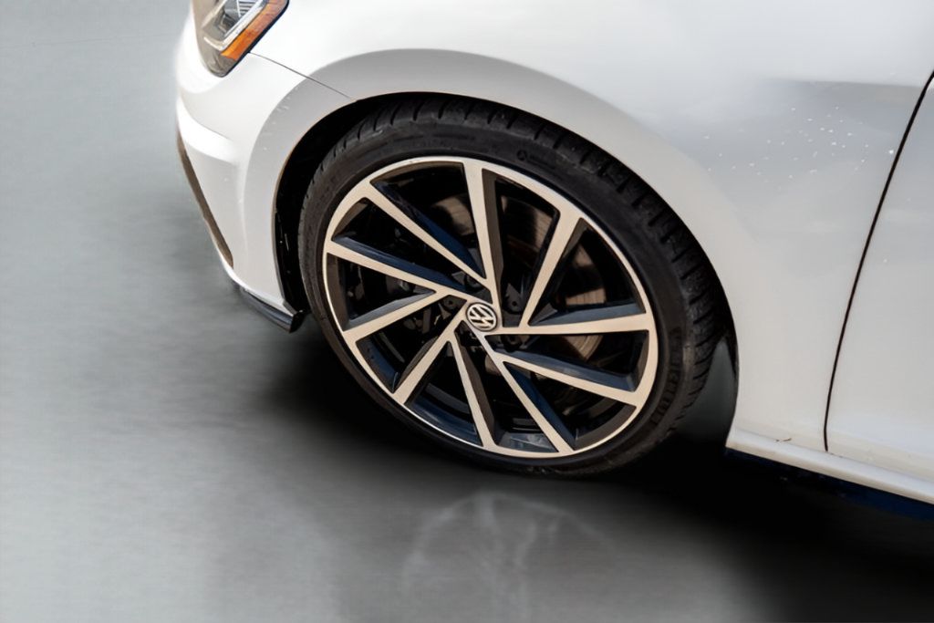 Used 2019 Volkswagen Golf R 4-Door AWD/4WD image 12