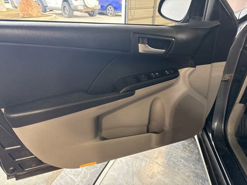 Used 2012 Toyota Camry LE image 12