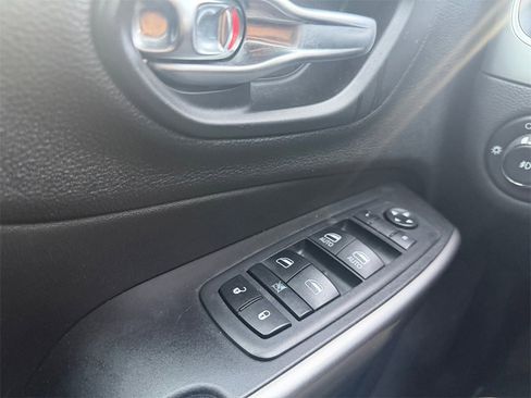 Used 2019 Jeep Cherokee Latitude Plus image 28