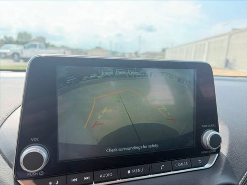 Used 2024 Nissan Sentra SV FWD image 17